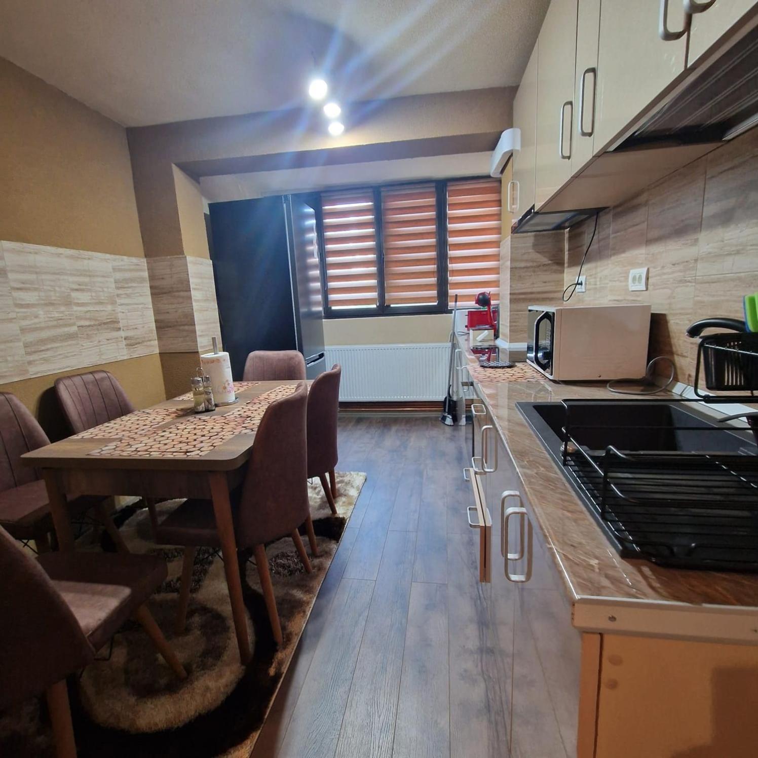 Apartament Iulius 4 Curtea de Argeş Extérieur photo